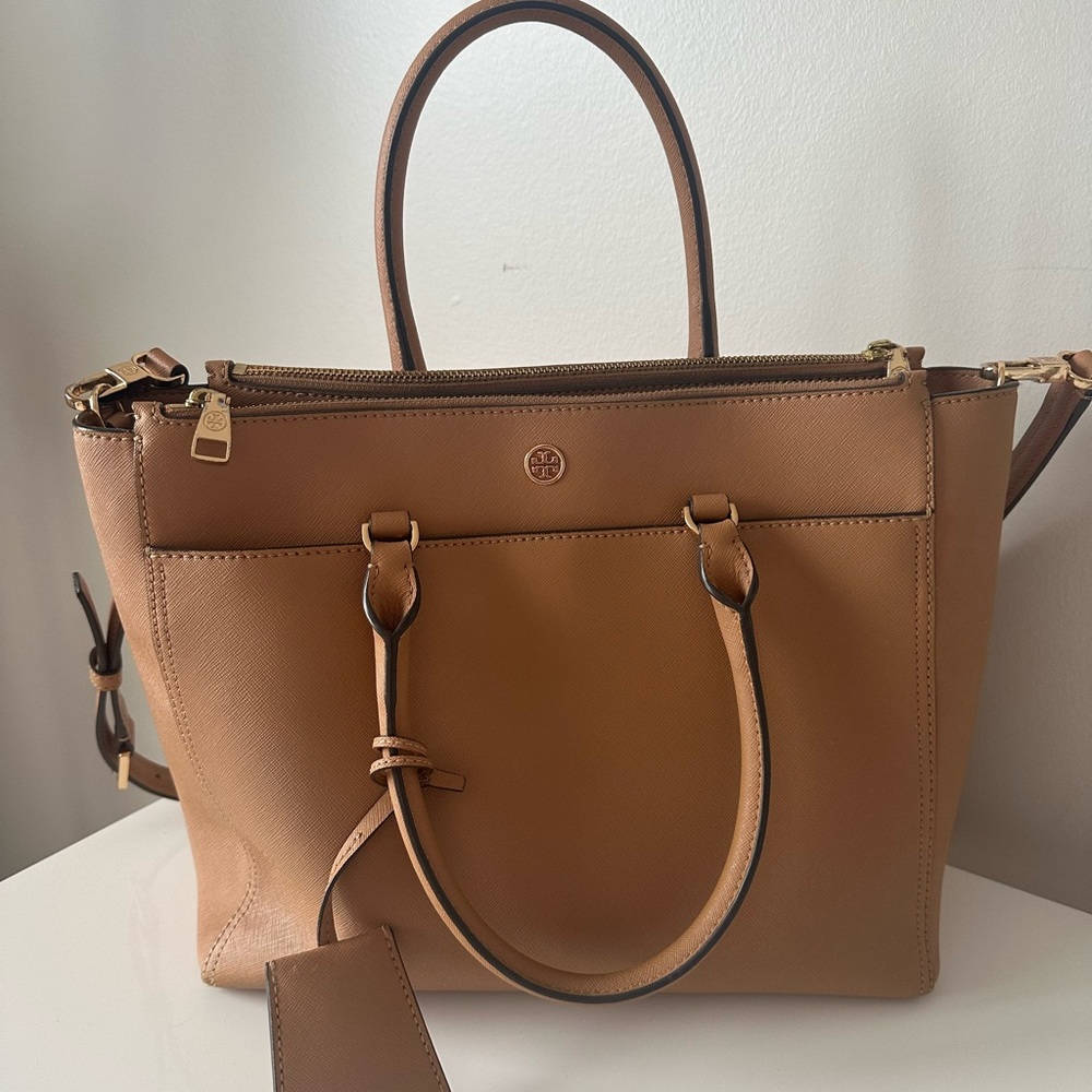 Tory Burch Robinson Leather Tote - Tan